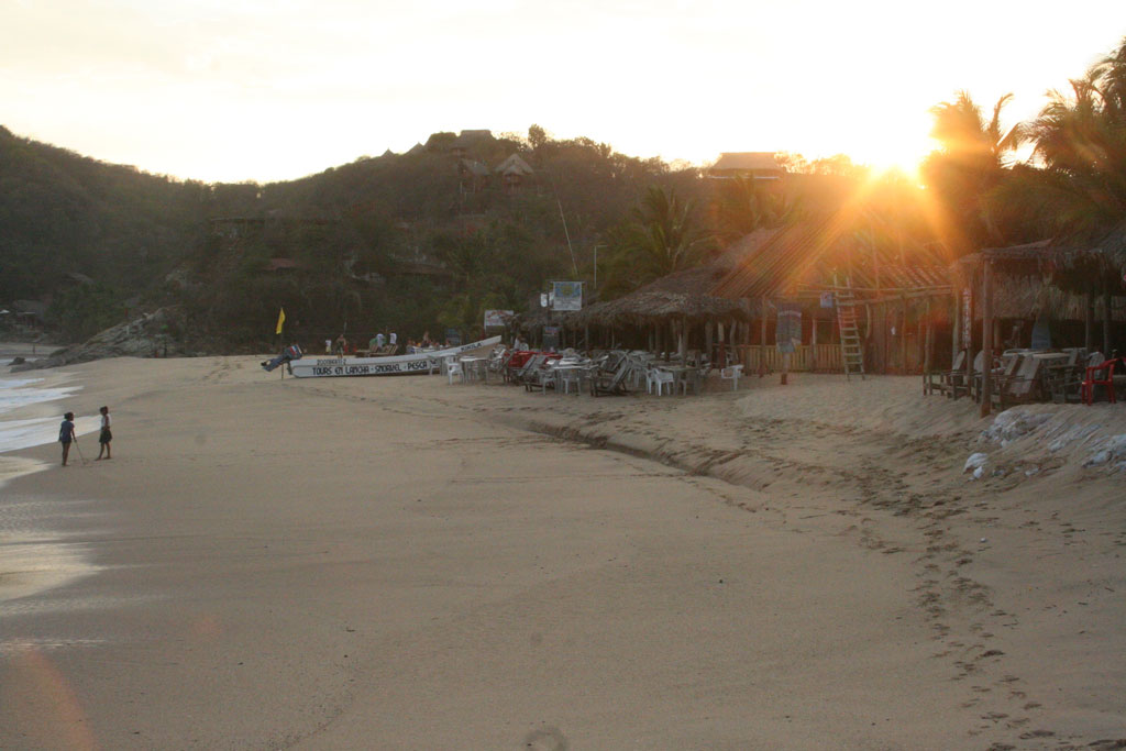 beach - found in Mexico - &copy; Tom Loewen | 14x3.de