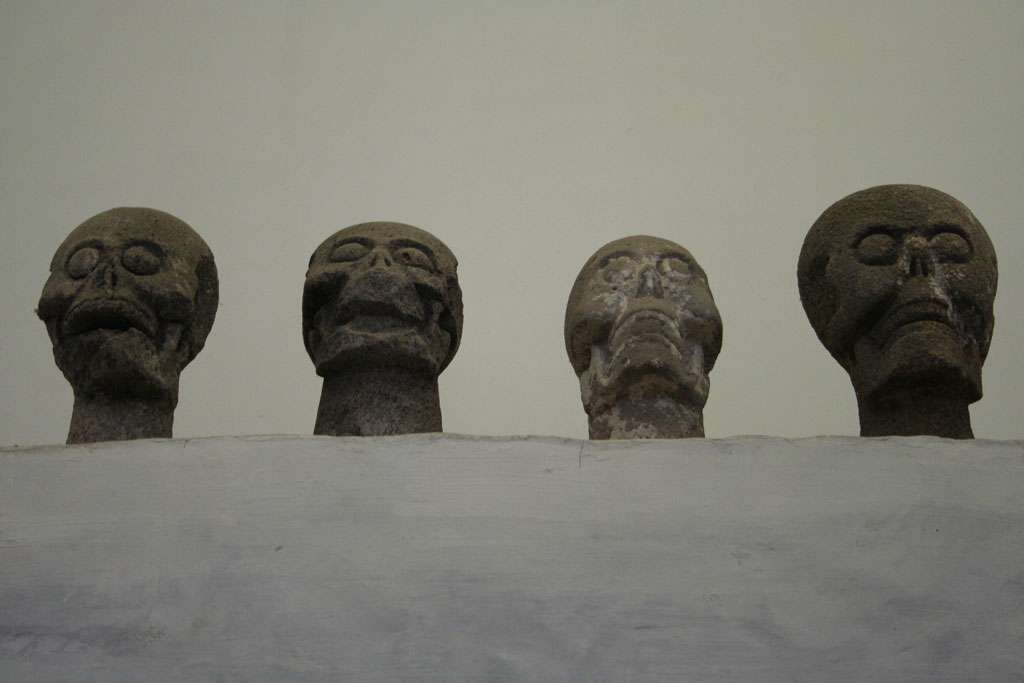 heads - found in Mexico - &copy; Tom Loewen | 14x3.de