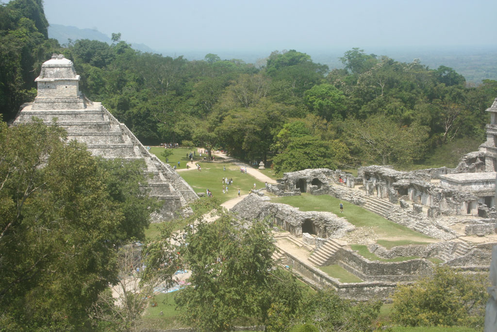 palenque - found in the jungle - &copy; Tom Loewen | 14x3.de